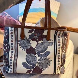 Tory burch tote brand